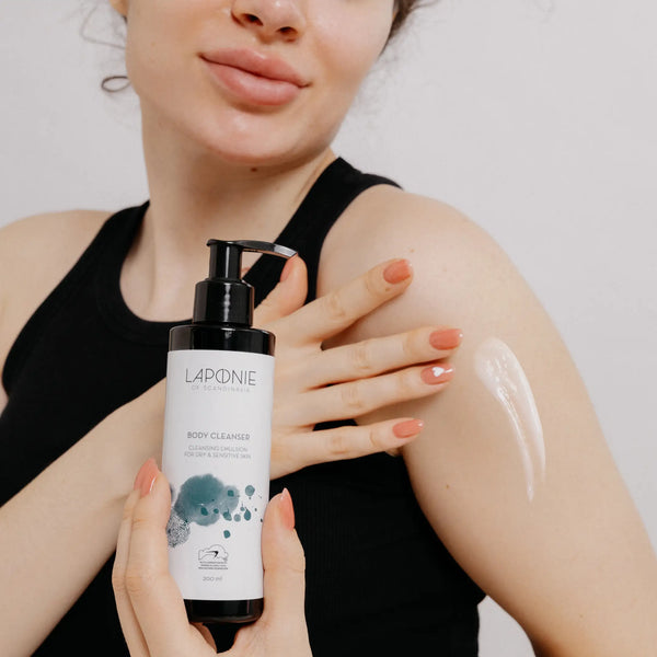 Laponie Body Cleanser being applied by model onto shoulder
