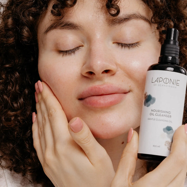 Laponie Nourishing Oil Cleanser held by model